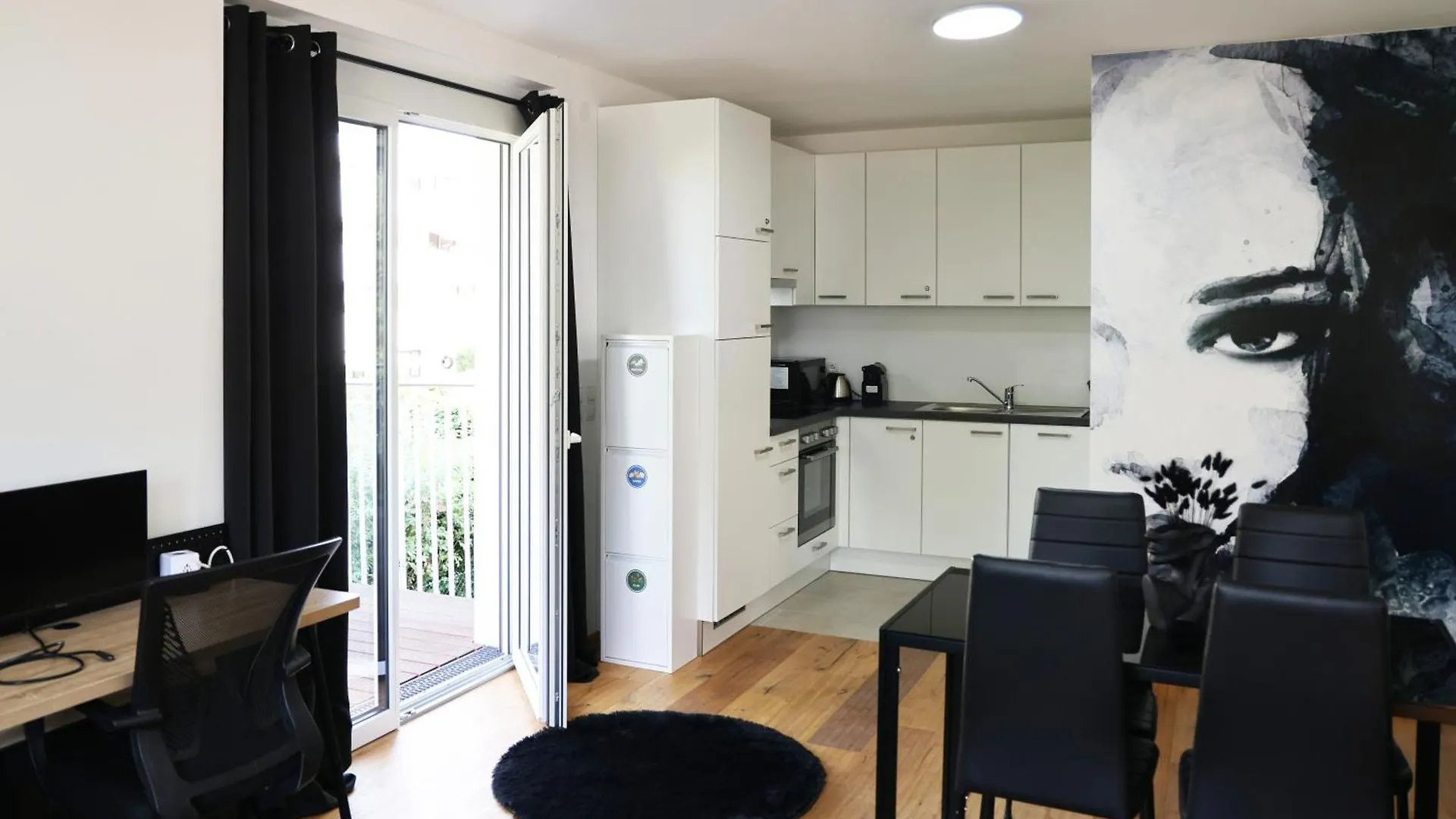 Vienna'S Modern Black Beauty - Couples & Family-Friendly Apartment 0*, Wien