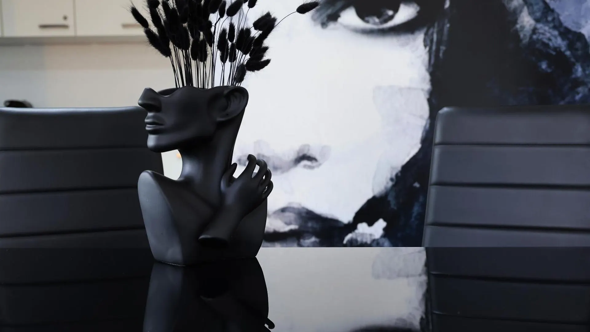 Vienna'S Modern Black Beauty - Couples & Family-Friendly Apartment