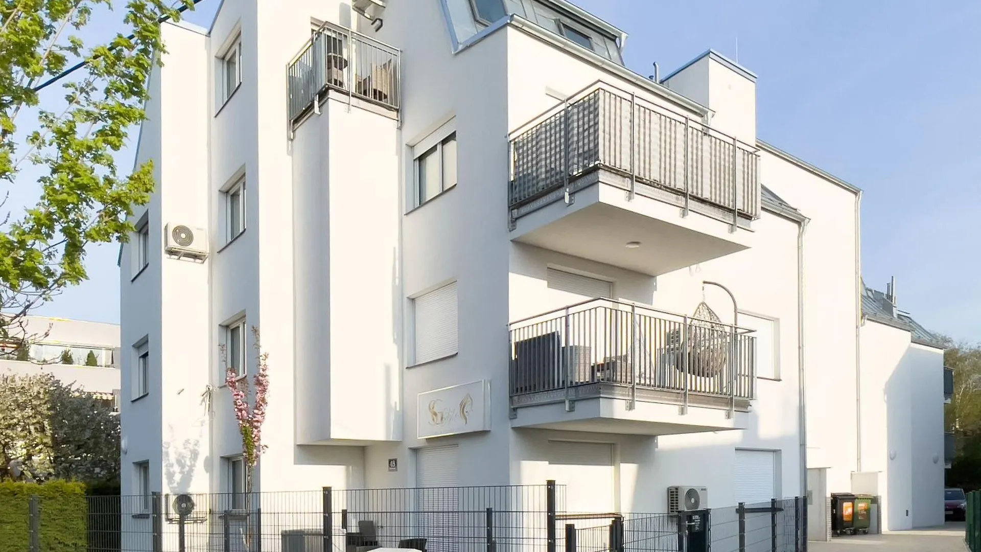 Vienna'S Modern Black Beauty - Couples & Family-Friendly Apartment